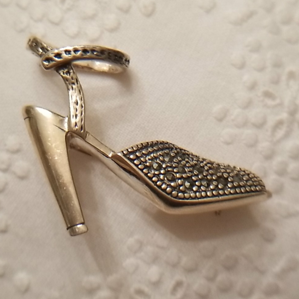 Jewelry - Picture 7 of 9